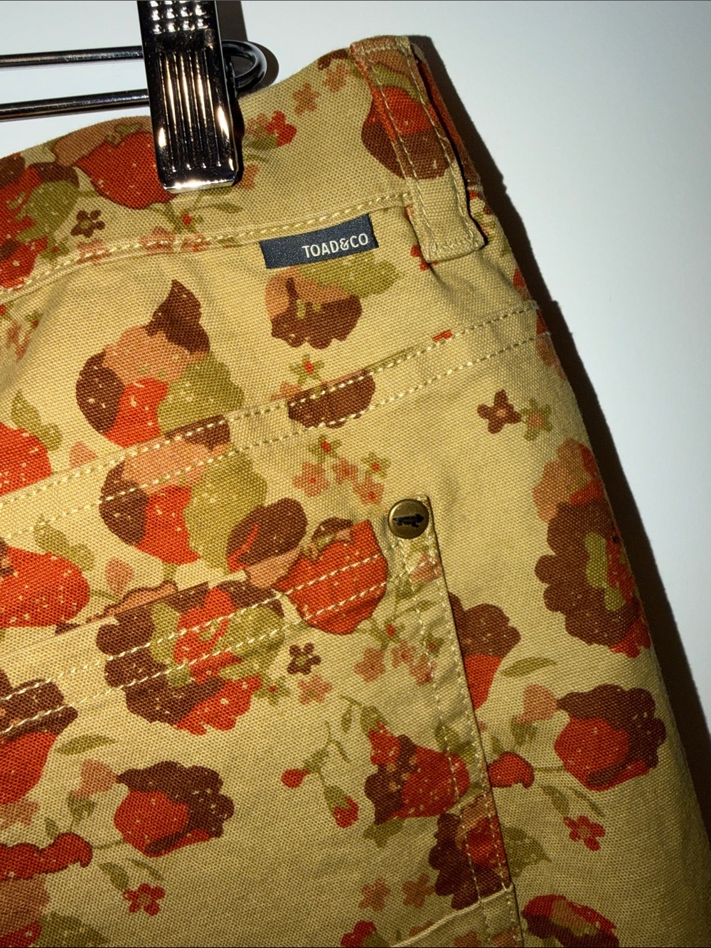 Toad&Co Tan Organic Cotton Shorts Earthworks Red Floral Women’s Size 8 - Picture 3 of 9